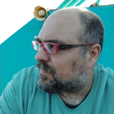 Realizador audiovisual. Entre cámaras suelo andar. Piloto un drone. Pasé por @CanalSur en Málaga y ahora también por la delegación en Campo de Gibraltar.