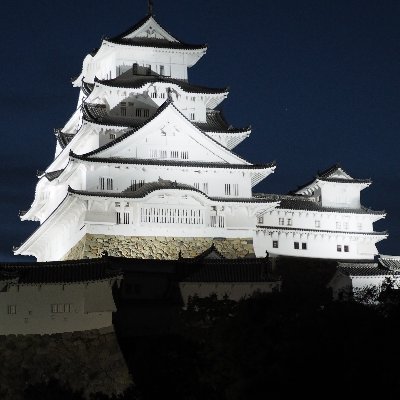 5UHtI8HUS8vaxTS's profile picture. 【好物】城郭、歴史、地形（高低差）、古建築、神仏習合、庭園【苦手】同調圧力、揉め事【好きな歌】『あの頃へ』『Goodbye Day』 『 はぐれそうな天使』『北の蛍』『夏の終りのハーモニー』【人生の指針】「その時のためにのみ 腸の中の糞の中に一粒 野心を残しておけ」…『センゴク権兵衛』13巻より。