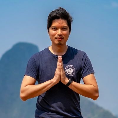 I create audio and visual content for @AVIXA/@InfoComm. Thai, #AVTweep, and hockey fan/player. Loves cars and dogs. (No longer on twitter. Say hi on LinkedIn!)