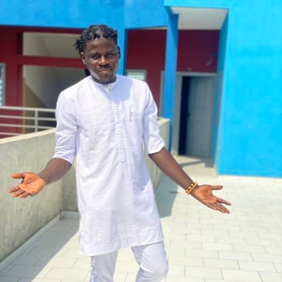 akerelegab's profile picture. Humanist 👫|| Educator 🏫 || Tech Enthusiast 👨🏿💻|| Foodie 🍽️|| Insider 🛌|| Manchester United fan ⚽ Basically, football and politics.