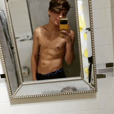 bored and horny 24/7 #naked #twink #piercings #bi 🏳️‍🌈 half 🇦🇷/🇬🇧 living in bs as