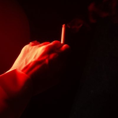 هُنا حياة طالب يصارع للبقاء على قيد الحياة