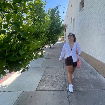 ☀️proud supporter of messy hair & suntan lines 🌵u of arizona alumni 🍓food whisperer