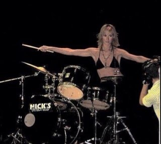 Jade_Mieli's profile picture. Official artist page - batterista, percussionista industriale (FB: Jade Mieli), Padel addicted