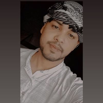 ये किसने कहा आपसे आँधी के साथ हूँ,
मैं गोडसे के दौर में गाँधी के साथ हूँ।।
~ इमरान प्रतापगढ़ी
