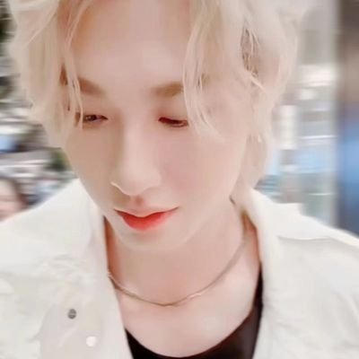 karryjiuge0112's profile picture. 