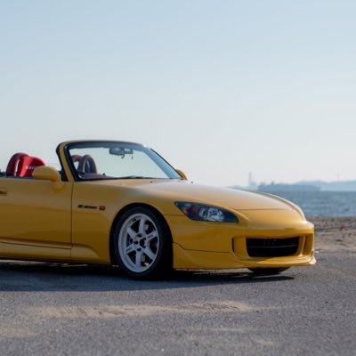 フロントエンドの開発エンジニアしてます。 黄色の s2000 AP1-130に乗ってます。