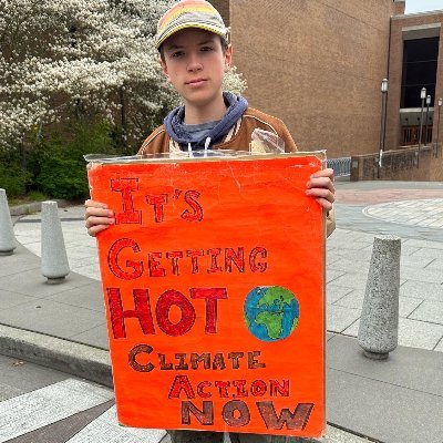 15 year old climate justice activist. #FridaysforFuture organizer on Fridays #ClimateStrike since December 14, 2018. (he/him) solo_syn on IG