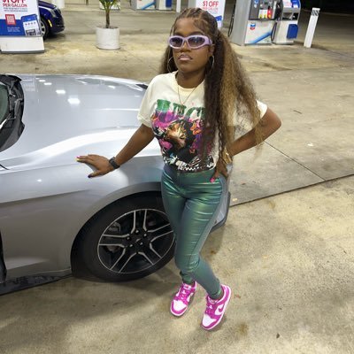 loveeenyeisha's profile picture. new page old page got hacked 😩