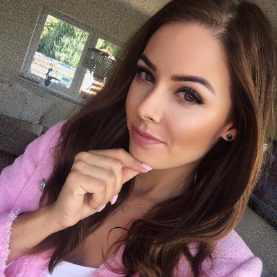 Hi everyone, I am a single mother from the UK and I live with my daughter and parents. I hope our family will always be harmonious and happy.