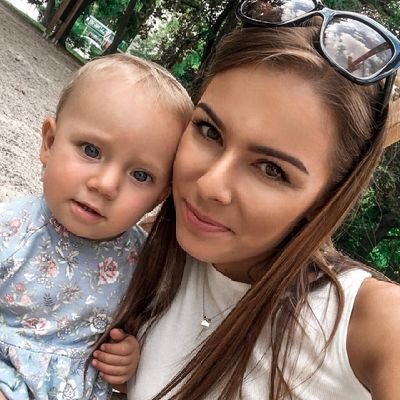 Hi everyone, I am a single mother from the UK and I live with my daughter and parents. I hope our family will always be harmonious and happy.