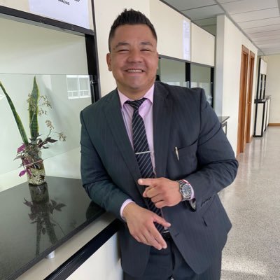 Abogado, oficial de justicia, Paraguayo y olimpista. Un tipo de buen corazón queriendo sobresalir en la vida y ser cada día mejor
