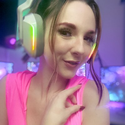 💛 Your Favorite Tease 💚 Content Creator 💙 Avid Gamer 💜 Come join along in my adventure!🌈