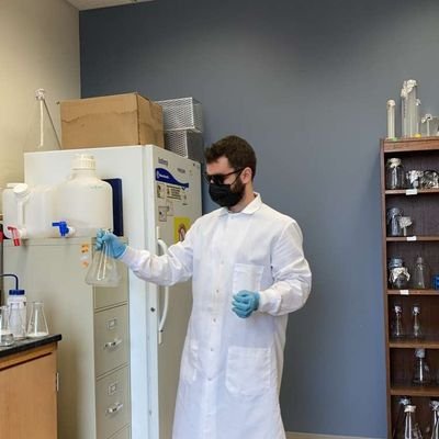 PhD student @ the Gallagher lab, WVU, studying glyphosate transport and toxicity in yeast.

Huge fan of *omics, genetics, ducks, wine and the opera.