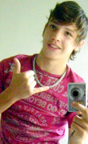 Novo em São paulo a procura de amigos, mineiro de BH rsrs Promoter da @matineleemon meu MSN: leonardo_leemon@hotmail.com