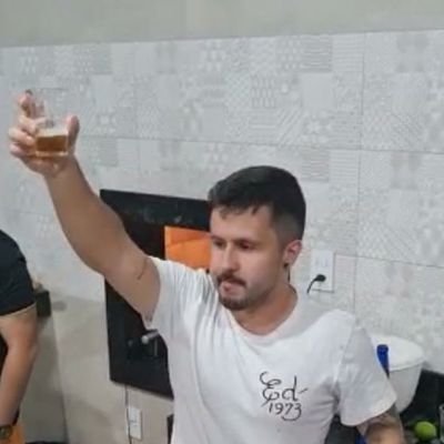 🦊
Advogado eleitoralista
-Sou a síntese entre o que eu era e o que aconteceu.
-Canto samba aos sábados (é um fato, não é uma propaganda)