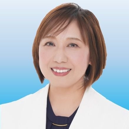 2023年4月大田区議会議員選挙で初当選。大田区役所13年勤務。
【出身地】福岡県出身
【趣味】歌うこと（妃弥子～Himico
～)、落語（香夢院やよい)
【略歴】福岡県立宗像高等学校⇒九州産業大学経済学部経済学科⇒自動車関連企業にて営業、システム開発⇒芸能事務所にて社長秘書⇒大田区役所⇒大田区議会議員