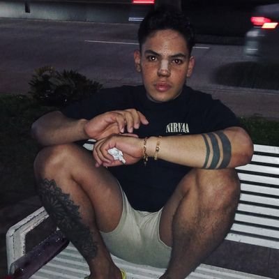 me gusta hacer sentir a cada persona lo especial que es.