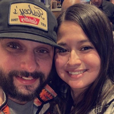 AngelAgraz1's profile picture. shits still  good. 🙃