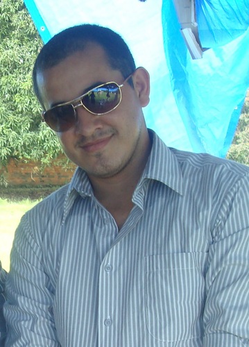 Cristão conservador, de direita, liberal na economia.
