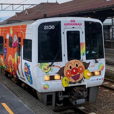 EyOxVHJYbNF56qE's profile picture. 