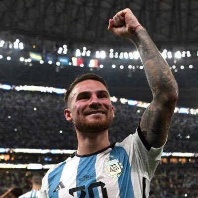 mdei44ton's profile picture. LF