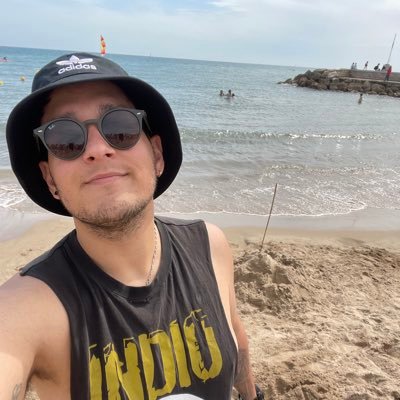 🌊 🏝 Lagomar, UY 🧉 🇺🇾 | 📚💻 Pichón de ingeniero | 🐶 🐱 | ®️72987 | ❄️94’ |