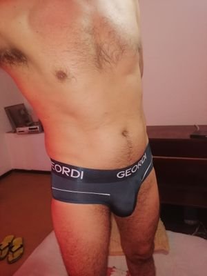 soy versati,serio me gustan igual, cuerpo normal, un poco vergon y nalgon