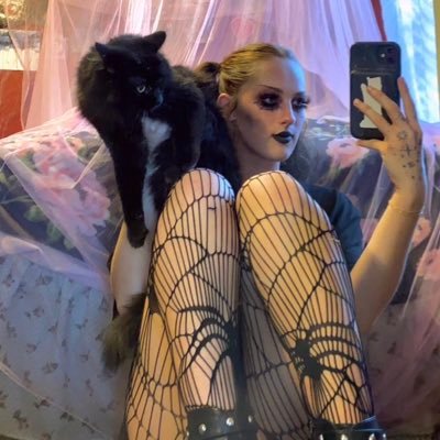 insta^・゚ : 𝔰𝔥𝔢/ 𝔥𝔢𝔯。 *ೃ˚22° ૮ ྀི◞͈ ˔ ◟͈ ྀིა abortion rights *• tylers girlfriend