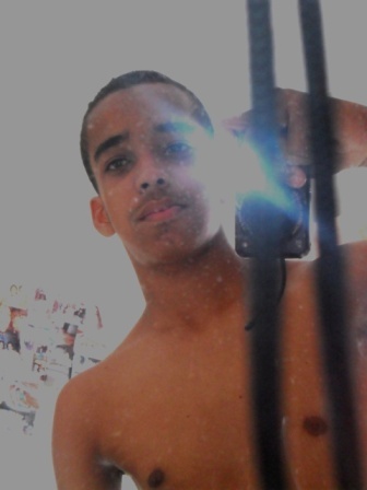 Sou uma pessoa muito palhaço...
adoro rir ; brinkar , fazer novas amizades

O resto so vc me conhecendo pra saberrrrrr ....



rsrsrsrsr!!!