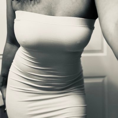 DMV Spitroasting Queen. Pansexual, submissive Vixen to @Redacted_DMV 🥰 we are swingers that record 😋 30 y/o. DM Fee for non-mutuals = $10 👉🏾 $TemariXXX