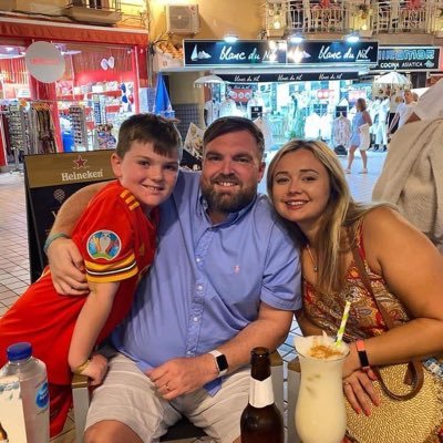 Father to Bobby & April, Husband to Sami, Senior nurse in operations, MUFC Dad and lad ST holder N41 🇾🇪, Merthyr Town FC owner and fan, views are my own