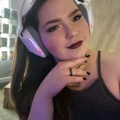 She/Her | Lil streamer on @Twitch | Welcome to my chaotic twitter page | @MissRiceBunny_ 🩵