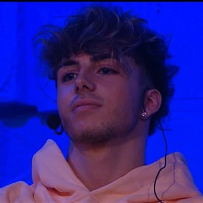 Leone🦁 ascendente Cancro🦀 estremamente irascibile ed orgogliosa, ma ho anche dei difetti✨