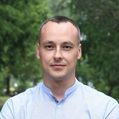 Associate professor at University of Novi Sad, Serbia. Uses X-ray diffraction on crystals to open windows into the world of atoms.