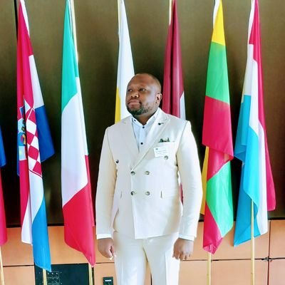 ElyionRoc's profile picture. Chercheur en Droit et en Diplomatie