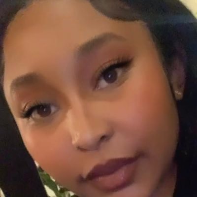 CandiedViiolet's profile picture. 🌹