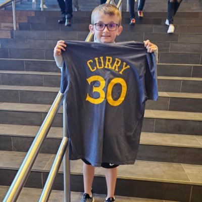 leahcstafford's profile picture. 