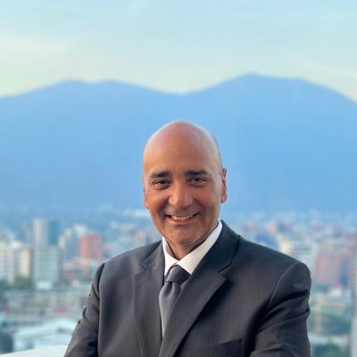 Venezolano, abogado, aventurero, ciudadano y crítico. Hijo, esposo, padre y abuelo. Director en @grlexamericas y Presidente del @cpfcve