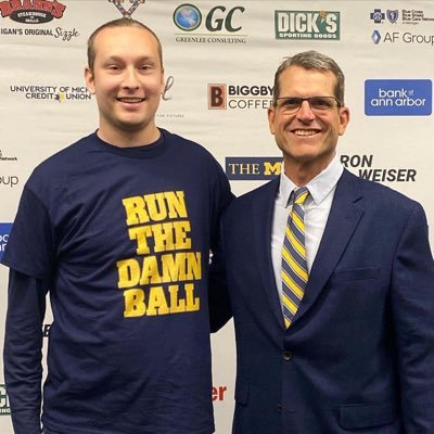 dbeach35's profile picture. member of 〽 twitter | suffering Detroit sports fan | #GoBlue〽 #Pistons #LGRW #OnePride🦁