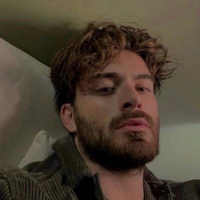 عندما علمتُ أن السكر يذوب ف الماء، اعتزلت السباحة فوراً🙂☡.