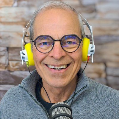 The World's Best Human-Centred Podcasting Coach | The Only Podcast Innovator with the signature bright yellow headphones.
👁‍🗨 https://t.co/Xh8afAyfrP