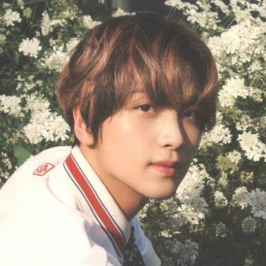 in this ugly world where the colour is fadin, you're beautiful in every colour and shade 💙 나비