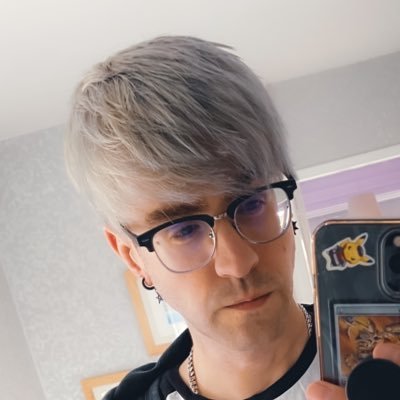 Forx's profile picture. i make stupid shirts and people like them ⛧ elder emo ⛧ mediocre gamer ⛧ fake weeb ⛧