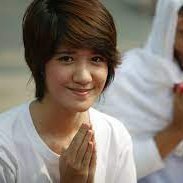 น้องแนท กำลังจะจบมหาวิทยาลัยแล้ว เป็นคนขี้เกียจชอบดูหนังในวันหยุด