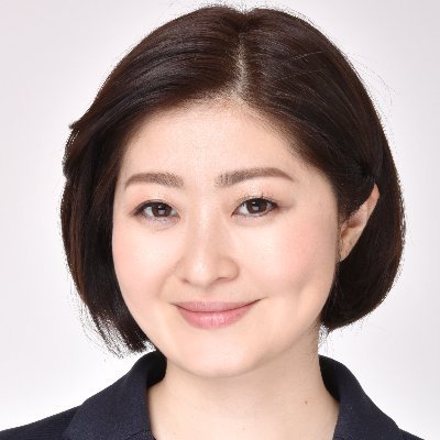 1981年富山県生まれ、音羽在住。富山県立高岡高校卒業。お茶の水女子大学文教育学部卒業(哲学コース)。お茶の水女子大学大学院修了(人文学修士)。2007年文京区議会議員初当選。5期連続当選(ずっと無所属)。防災士。会派「政策チーム AGORA」。文教委員長