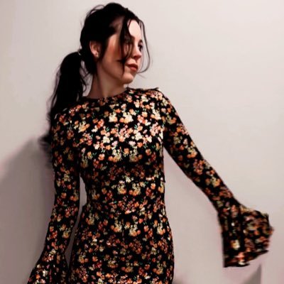 multi-award winning fashion & lifestyle blogger who watches way too much tv.