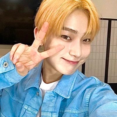 summerift's profile picture. resting