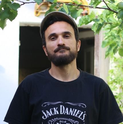 M'agafeu viu. Empordanès. Guionista a ⏮️ Està Passant, Zona Franca, APM?, Martínez y Hermanos i + ▶️ Gestmusic
Dibus a @AltaJournal - IG @_margenet_