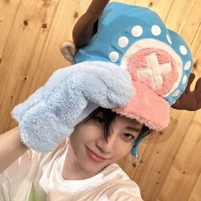 y_yz123's profile picture. Shadow